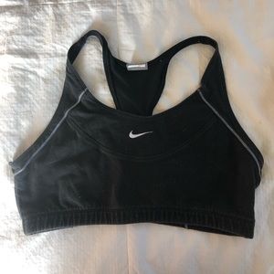 Nike sports bra. Worn, in good condition.